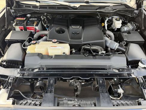 Used 2022 Toyota Tundra SR5 w/ SR5 Premium Package RWD image 31