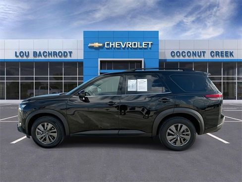 Used 2024 Nissan Pathfinder SV image 5