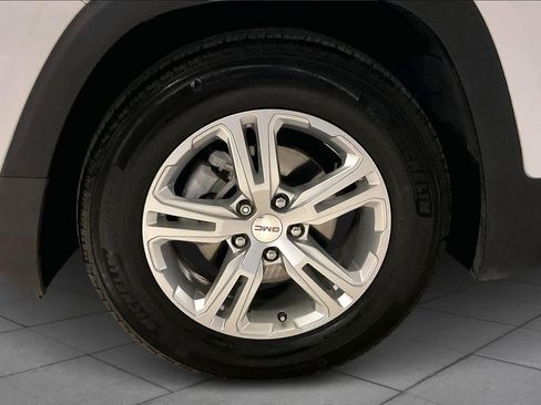 Used 2022 GMC Terrain SLE w/ Driver Convenience Package image 11