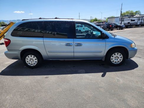 Used 2005 Chrysler Town & Country LX w/ Popular Equipment Group II image 4