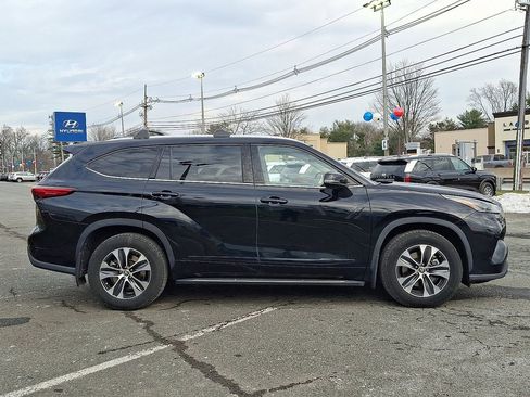 Used 2022 Toyota Highlander XLE image 8