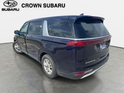 Used 2022 Kia Carnival LX FWD image 2