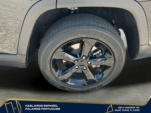 Used 2024 Jeep Grand Cherokee L Altitude AWD/4WD image 34