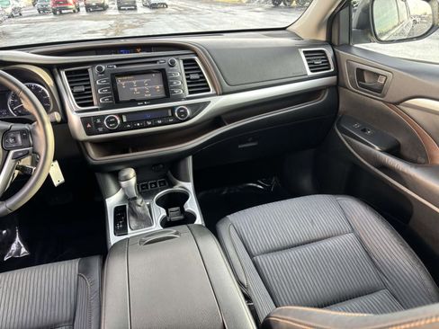 Used 2014 Toyota Highlander Plus image 32