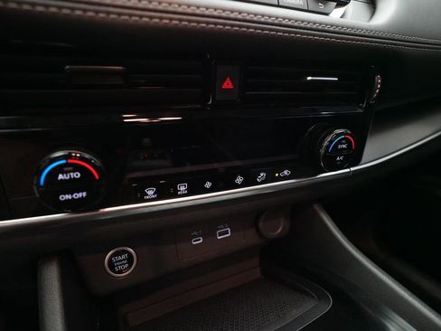 Used 2023 Nissan Rogue SV image 18