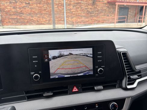 Used 2025 Kia Sportage LX FWD image 22