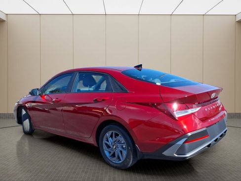 Used 2024 Hyundai Elantra SEL FWD image 13