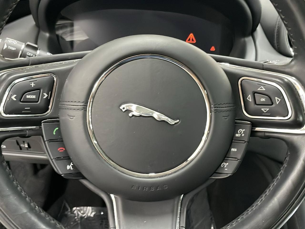 Used 2019 Jaguar XJ R-Sport RWD image 20