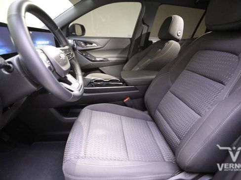 Used 2025 Chevrolet Equinox LT w/ Safety and Technology Package image 10