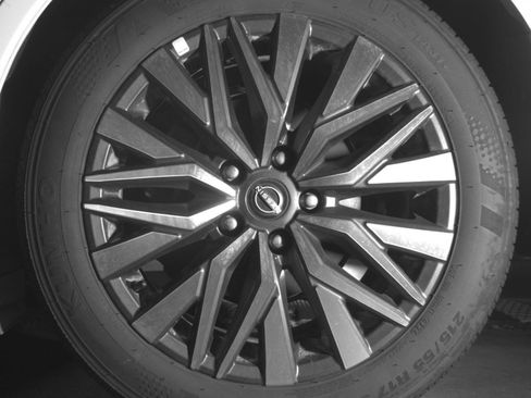 Used 2025 Nissan Altima 2.5 SV FWD image 17