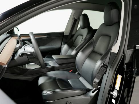 Used 2023 Tesla Model Y Long Range image 3