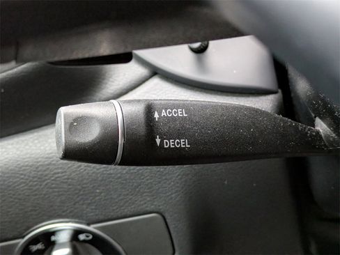 Used 2018 INFINITI QX30 Premium w/ Cargo Package image 36