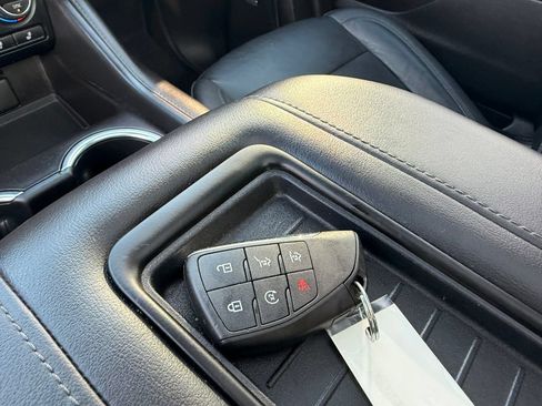 Used 2021 Chevrolet Tahoe Z71 w/ Luxury Package AWD/4WD image 9