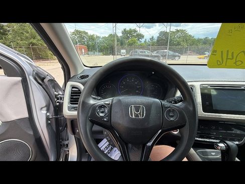 Used 2018 Honda HR-V EX image 11