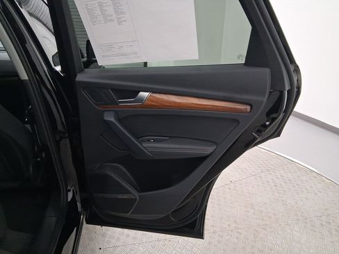 Used 2023 Audi Q5 Premium Plus w/ Premium Plus Package image 32