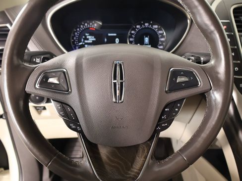 Used 2018 Lincoln MKX Reserve w/ Driver Assistance Package FWD image 3
