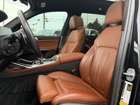 Used 2022 BMW X7 xDrive40i w/ M Sport Package image 13