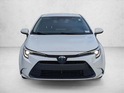 Used 2023 Toyota Corolla LE FWD image 2