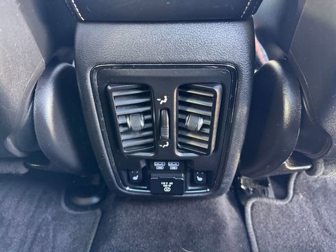 Used 2017 Jeep Grand Cherokee Limited w/ Luxury Group II image 25