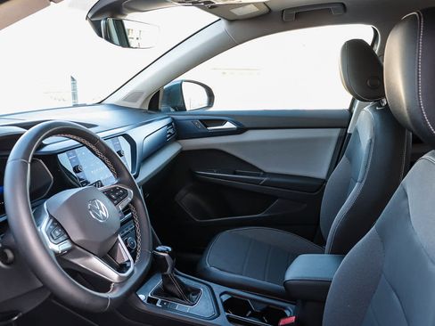 Used 2022 Volkswagen Taos SE w/ Panoramic Sunroof Package image 18