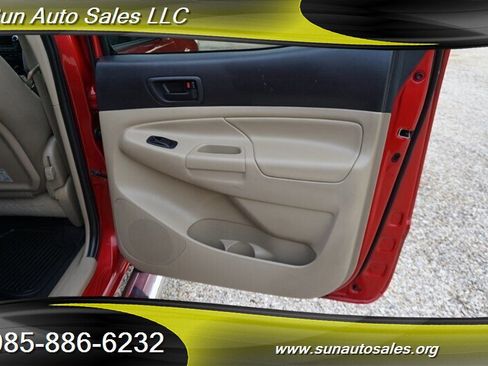 Used 2012 Toyota Tacoma PreRunner image 30
