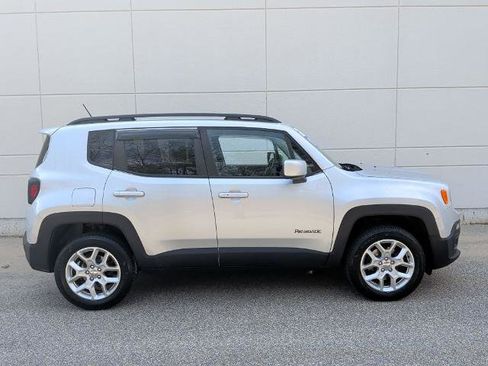 Used 2017 Jeep Renegade Latitude image 5
