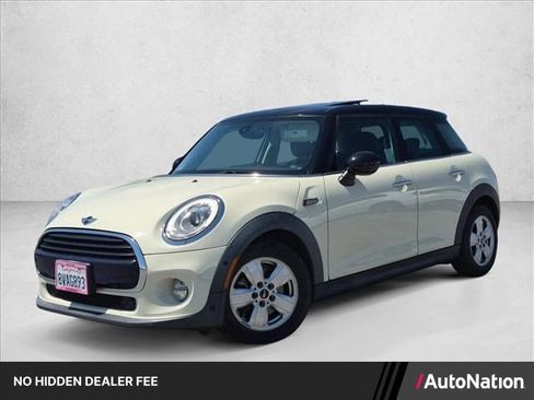 Used 2018 MINI Cooper 4-Door Hardtop FWD image 1