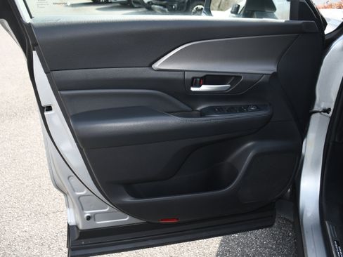 Certified 2024 Toyota Grand Highlander XLE image 9