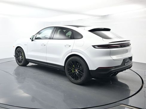 Certified 2025 Porsche Cayenne E-Hybrid Coupe w/ Premium Package Plus image 3