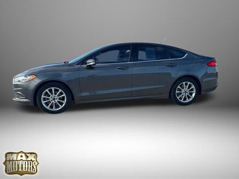 Used 2017 Ford Fusion SE w/ Fusion SE Technology Package image 5