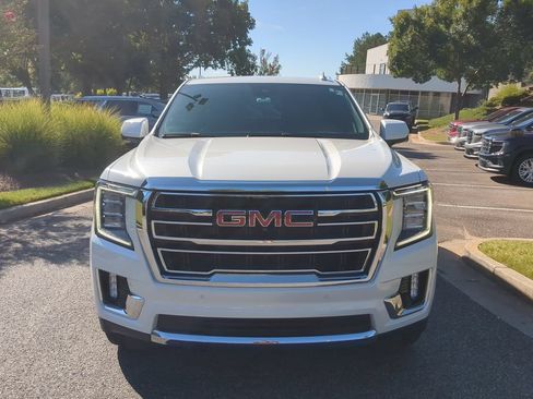 Used 2023 GMC Yukon XL SLT w/ SLT Luxury Package AWD/4WD image 3