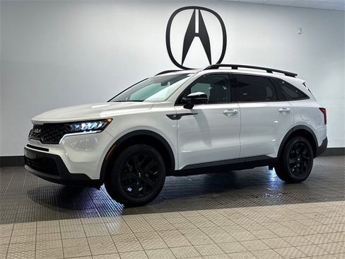 Used 2023 Kia Sorento S image 3