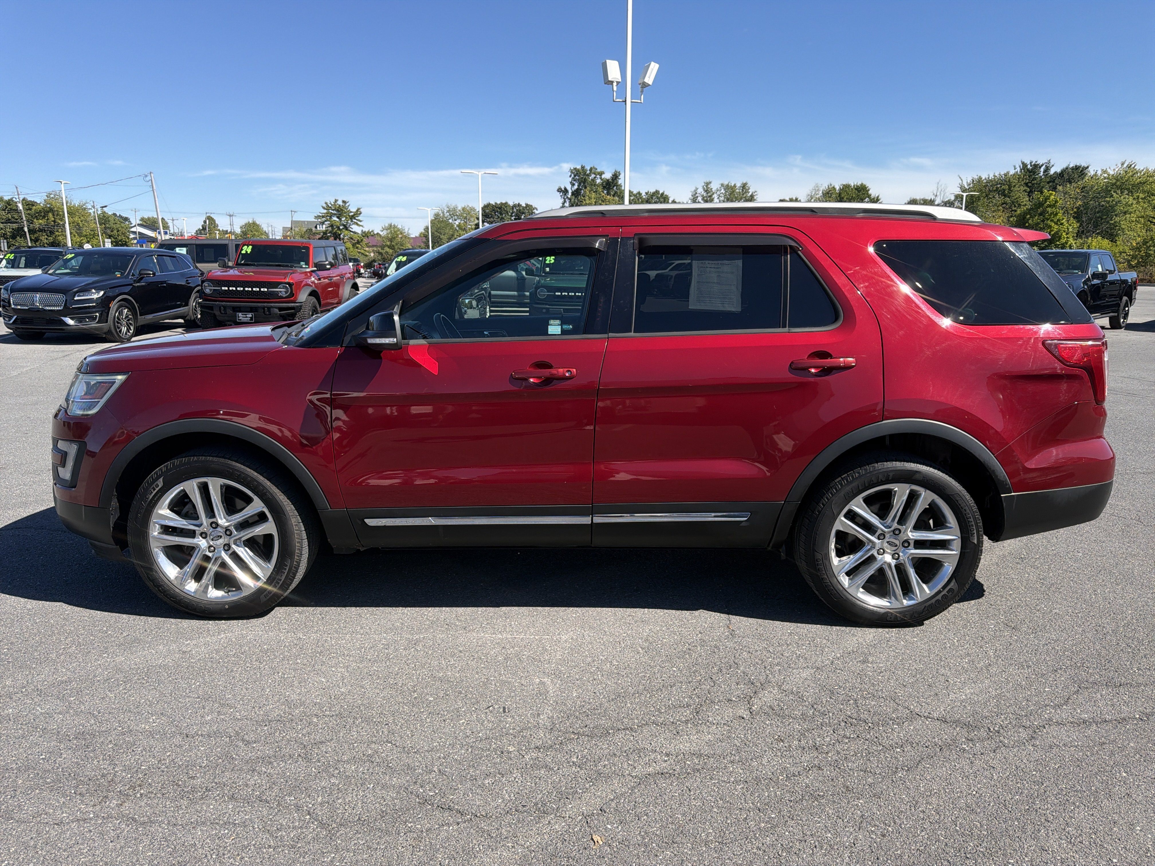 Used 2017 Ford Explorer XLT w/ Equipment Group 201A AWD/4WD image 7