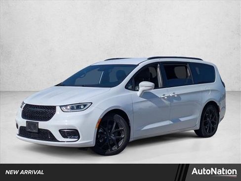 Used 2022 Chrysler Pacifica Touring-L w/ S Appearance Package image 1