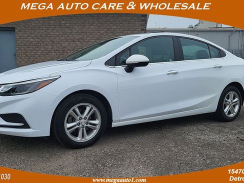 Used 2017 Chevrolet Cruze LT FWD image 1
