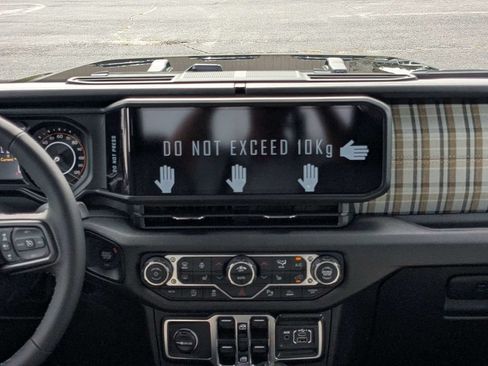 New 2026 Jeep Gladiator Sport AWD/4WD image 18