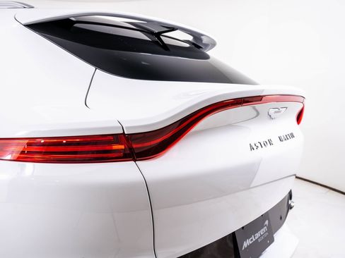 Used 2022 Aston Martin DBX image 9