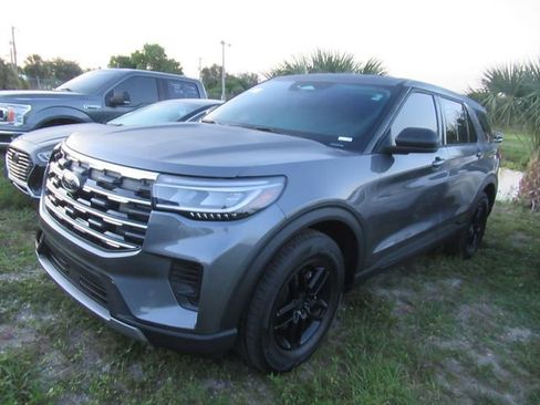 Certified 2026 Ford Explorer Active RWD image 3