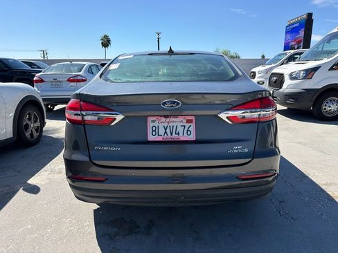 Used 2019 Ford Fusion SE FWD image 4