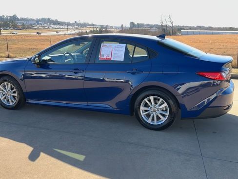 Used 2025 Toyota Camry LE image 5