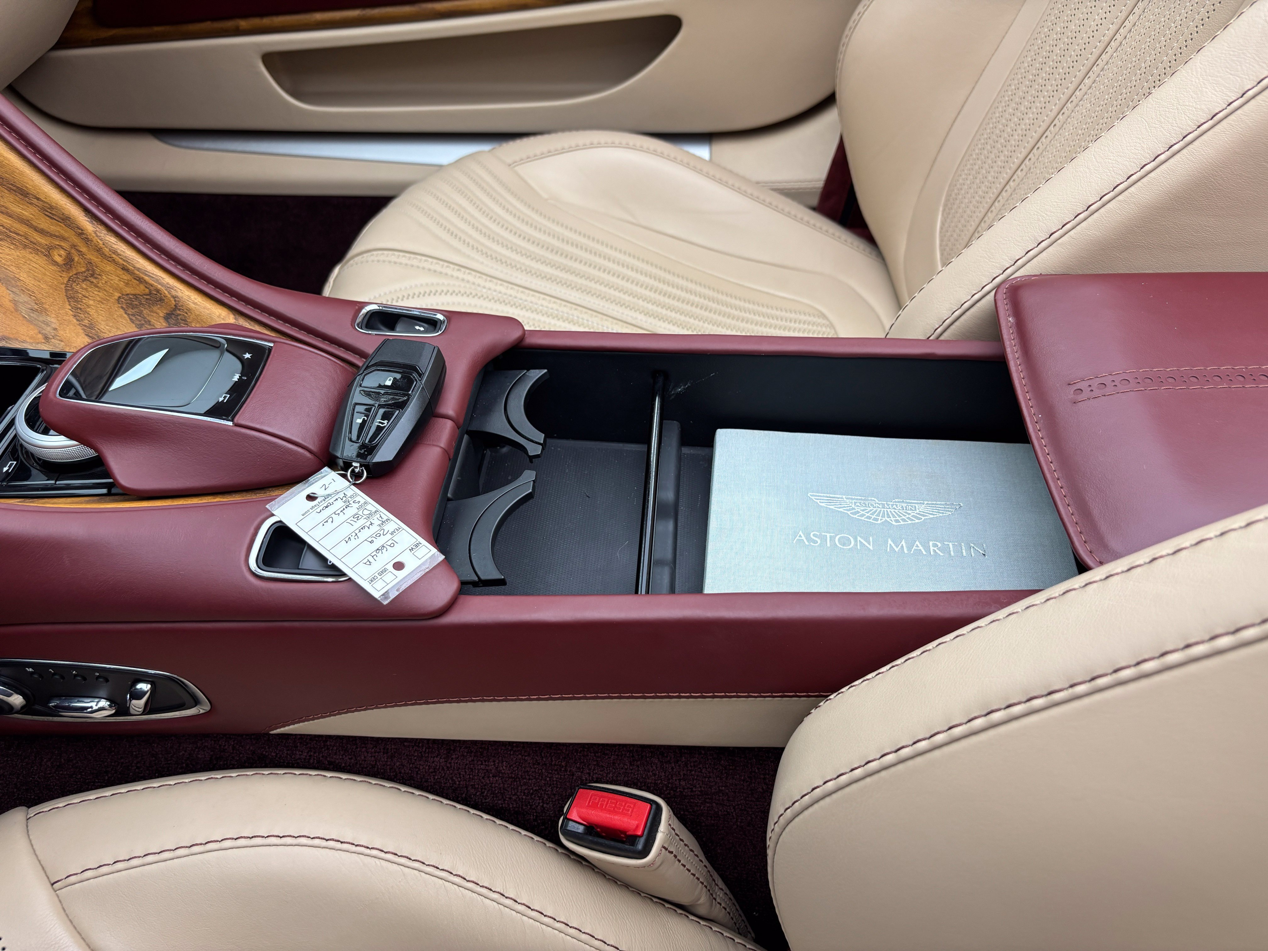 Used 2019 Aston Martin DB11 Volante RWD image 38