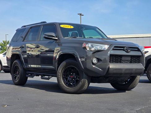 Used 2024 Toyota 4Runner TRD Off-Road Premium w/ Moonroof Package AWD/4WD image 2