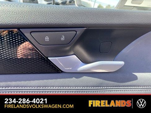 New 2025 Volkswagen Tiguan SE image 23