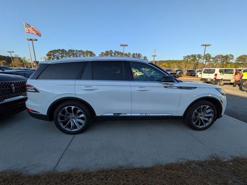 Certified 2025 Lincoln Aviator Reserve image 4