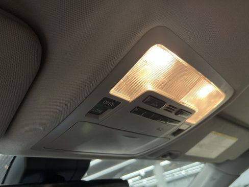 Used 2017 Toyota Highlander XLE image 33