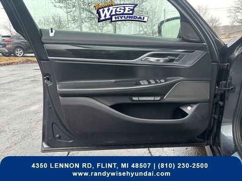 Used 2017 BMW 750i xDrive image 13