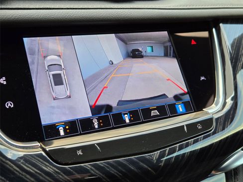 Used 2024 Cadillac XT6 Premium Luxury w/ Technology Package FWD image 18
