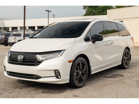 Used 2023 Honda Odyssey Sport image 4