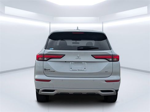 Used 2023 Mitsubishi Outlander SE image 4