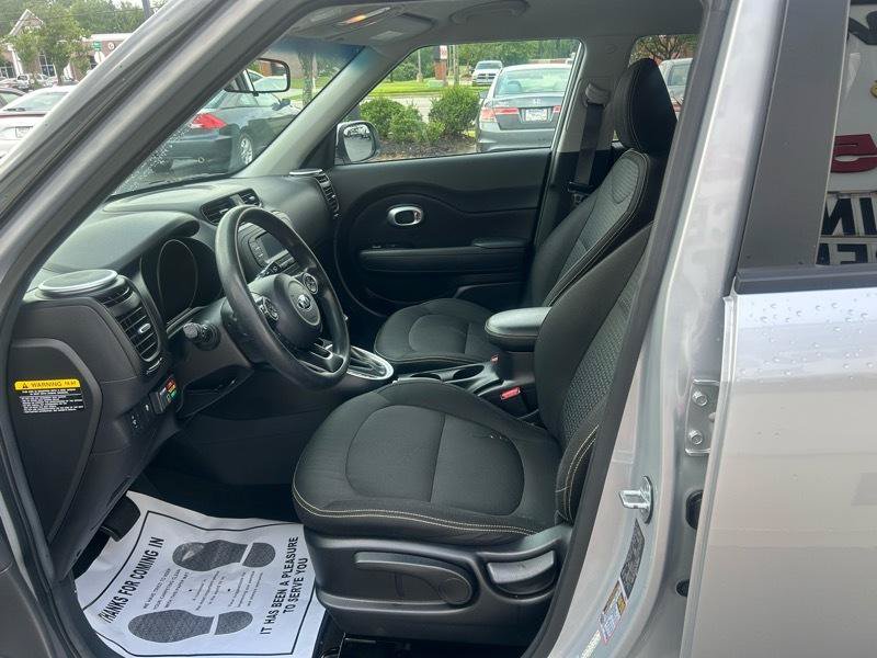 Used 2016 Kia Soul + FWD image 9